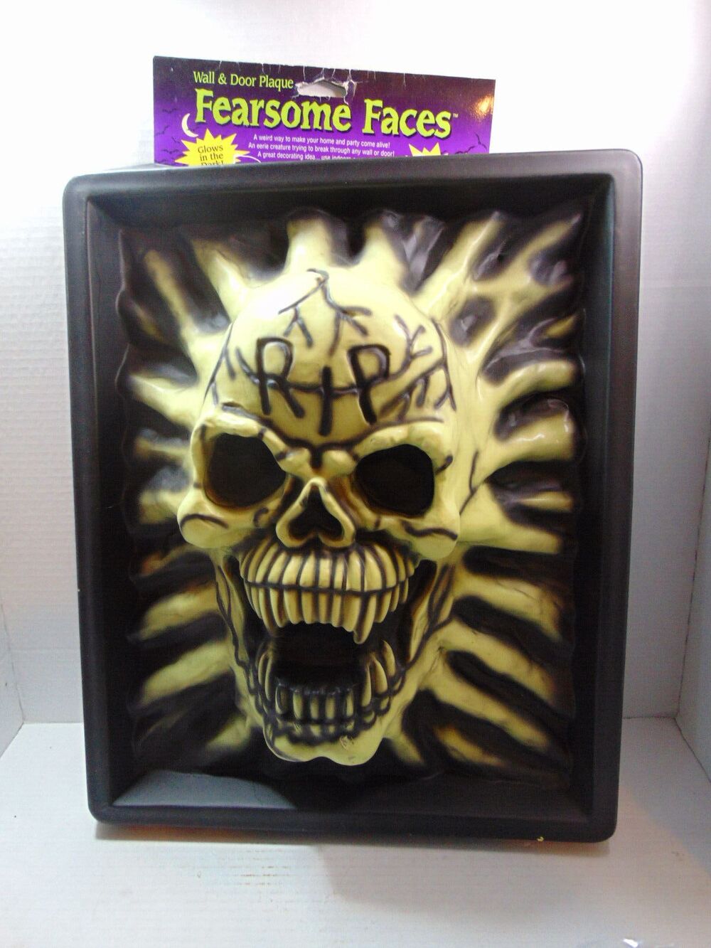 Fearsome Faces Scream Skull Glow-in-the-Dark Plastic 3-D Wall/Door PlaqueVintage